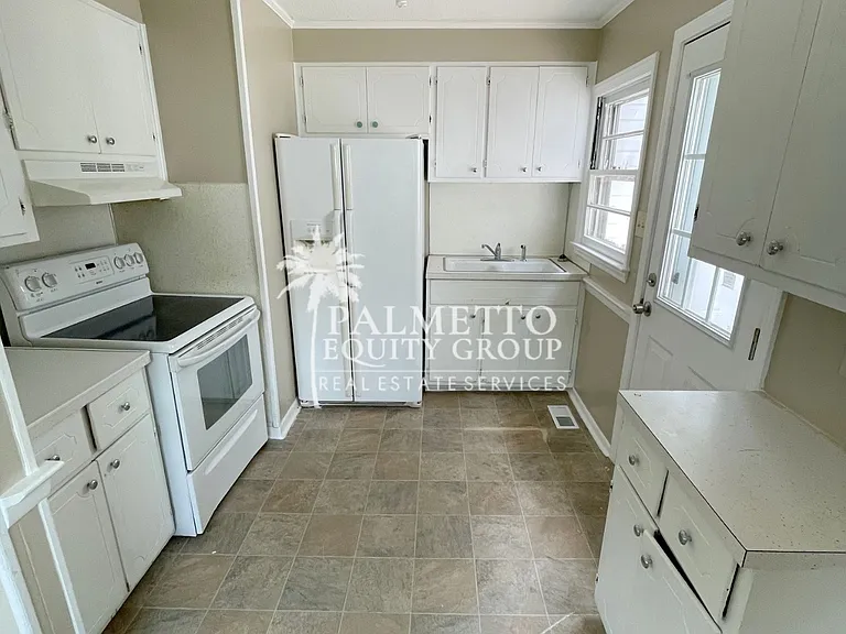 2307 Maywood St — Photo 5