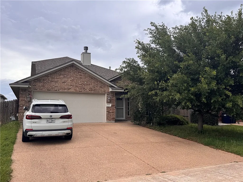 Building Photo - 903 Emerald Dove Ave