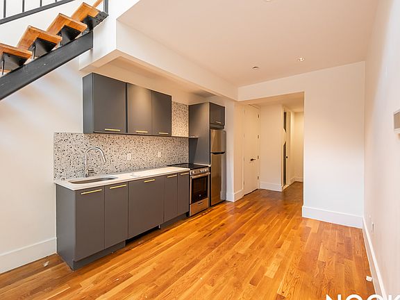 4th image of 299 Chauncey St Unit 1E