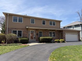 5129 N Woodburn St, Whitefish Bay, WI 53217