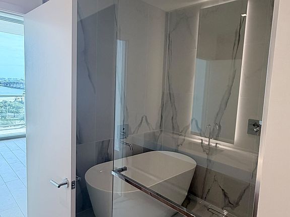 2nd image of 1400 Biscayne Blvd #809