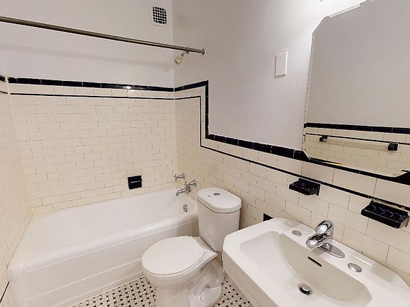 4th image of 235 Charlotte St #28a5390ea
