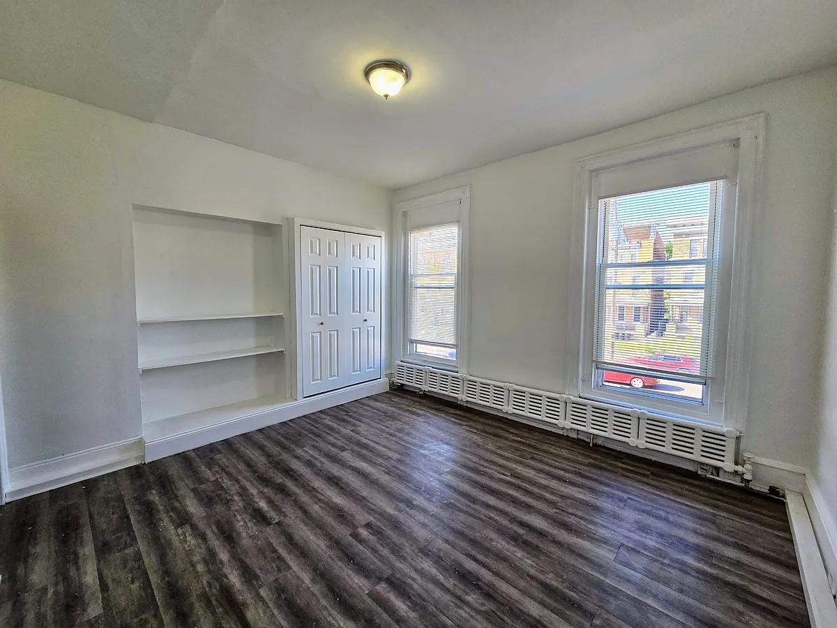 Building Photo - 1302 W Allegheny Ave #2F