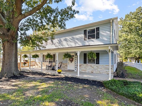 2nd image of 22 Sandy Ln