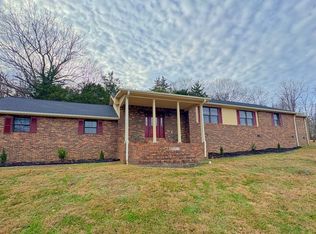 220 Peytons Creek Rd, Pleasant Shade, TN 37145