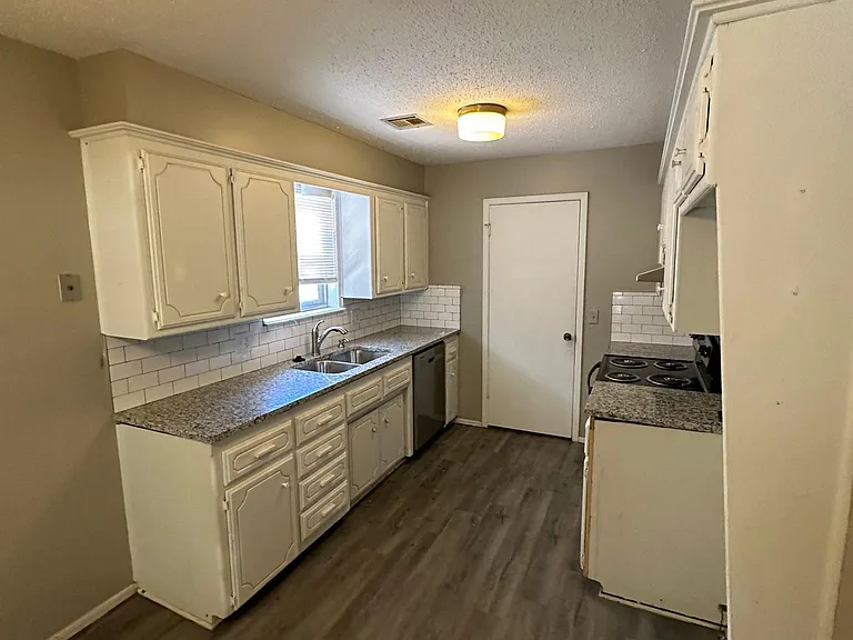 301 N Morgan Dr — Photo 6