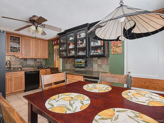 4th image of 35 Lakeview Ave