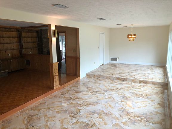 4th image of 8342 Royalwood Dr
