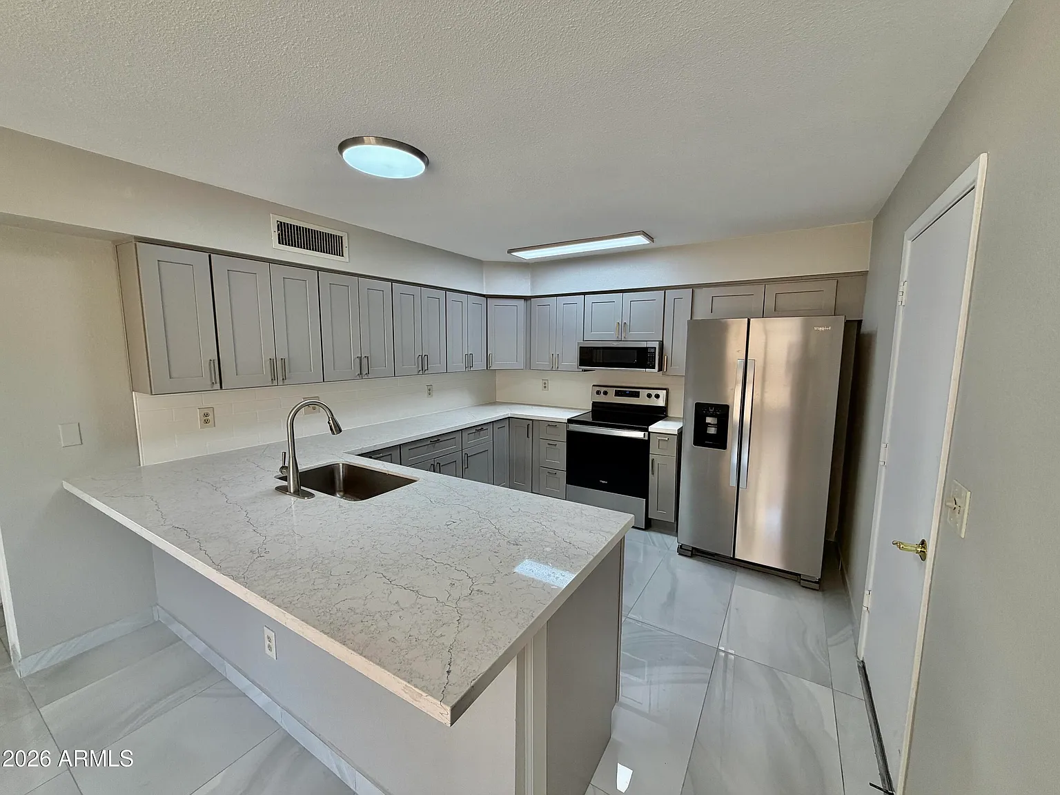 3 bed, 2.5 bath, 1645 sqft, $2,395 — Photo 3