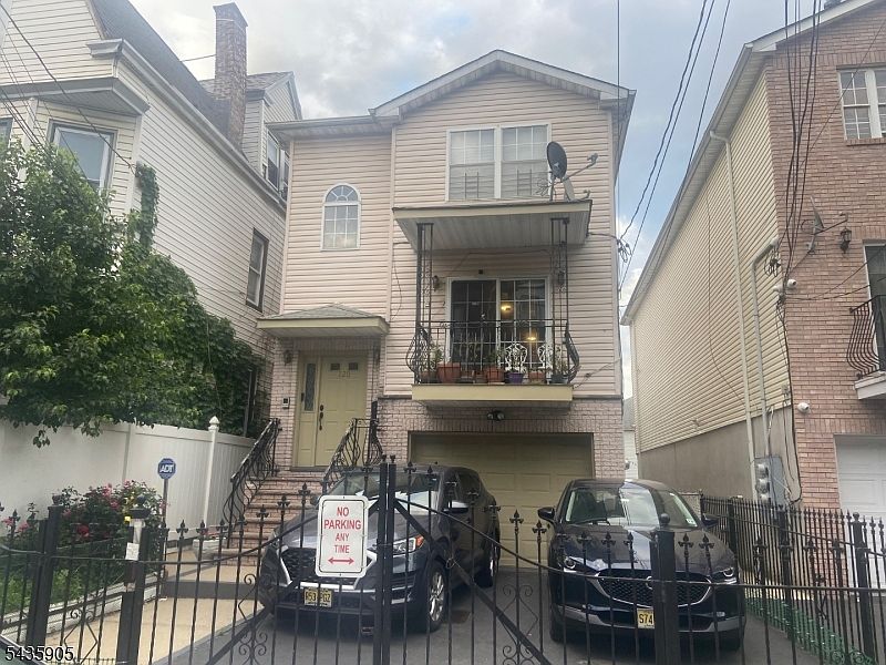 1st image of 120 Seymour Ave