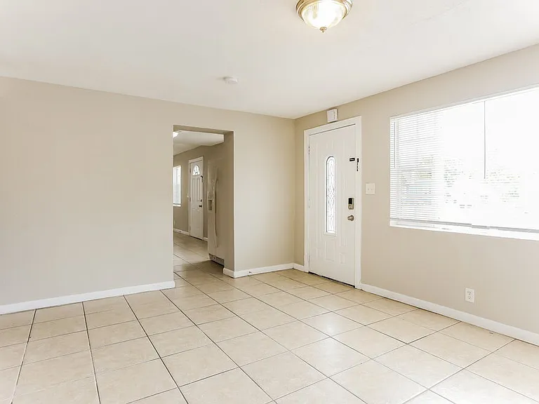 1564 NW 3rd Way — Photo 5