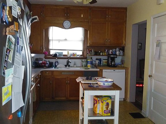 5th image of 22 Reading Ave