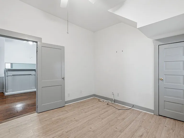 538 E Waldburg St — Photo 19