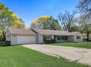 1080 Braeburn Rd, Mundelein, IL 60060