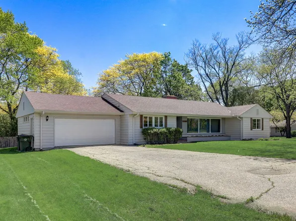1080 Braeburn Rd, Mundelein, IL 60060
