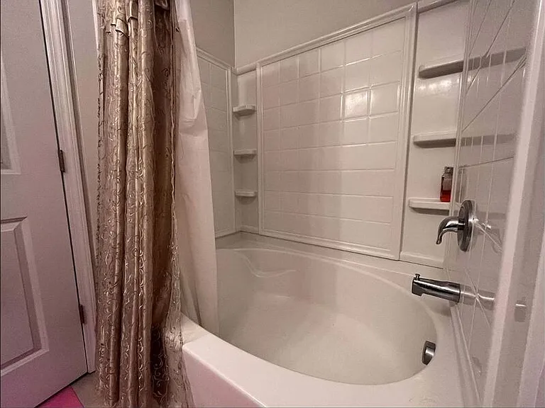 310 Princess Pl — Photo 16
