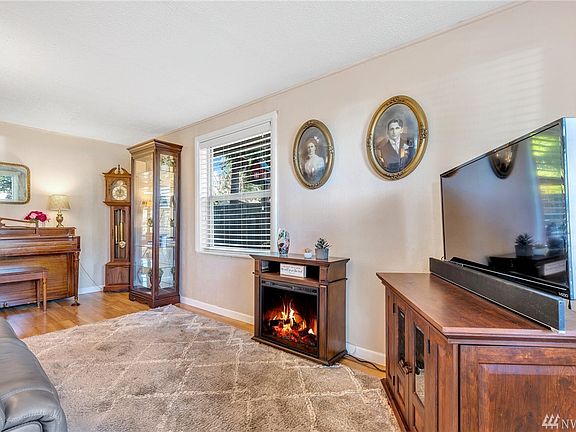 4th image of 6517 Olympic Dr SE