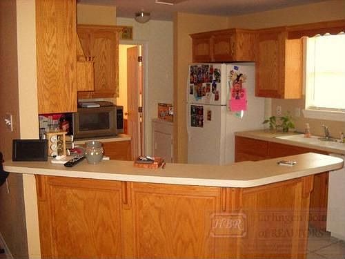 3rd image of 109 Park Ln E