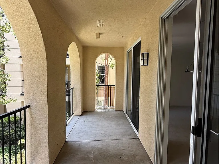 2250 Watermarke Pl — Photo 36