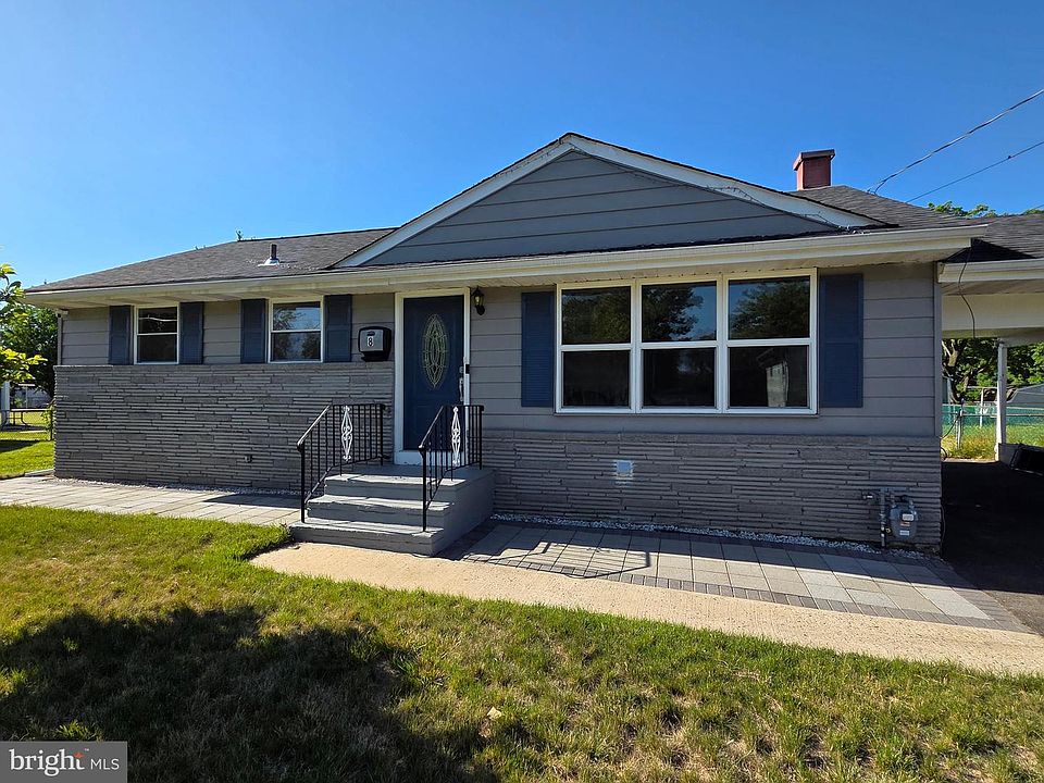 1st image of 8 La Clede Dr