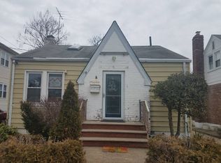 13431 244th St, Rosedale, NY 11422