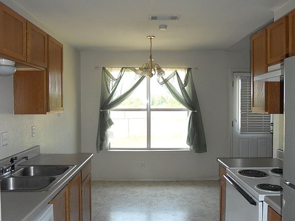 004_View to Dining Area_08092022