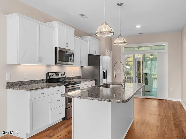1103 Pirates Landing Dr — Photo 10