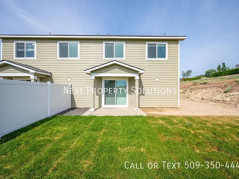 651 Hargraves Ave NE #B — Photo 40