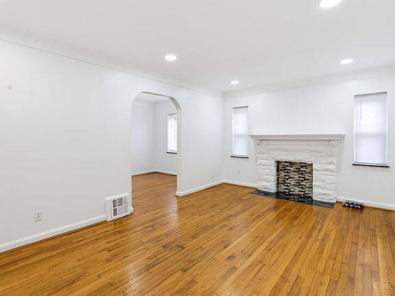 3rd image of 2034 Sundale Ave