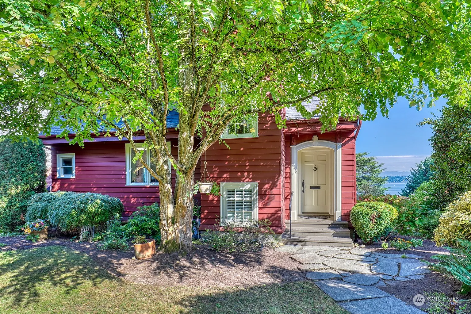 1720 Evergreen Place photo 1