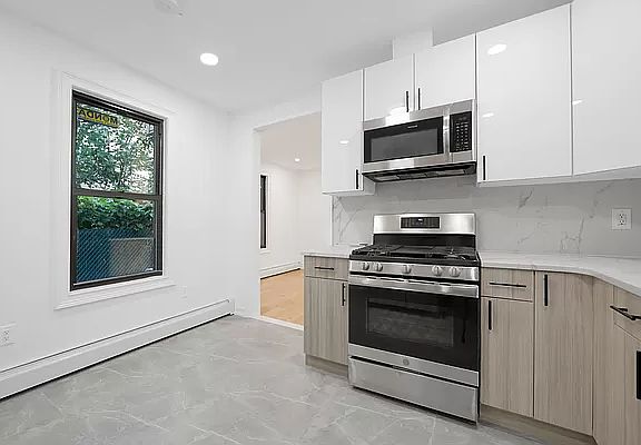 4th image of 10745 157th St