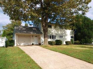 128 Kingfisher Rd, Levittown, NY 11756