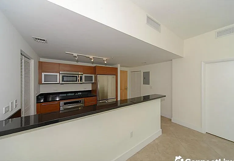 253 NE 2nd St #2710 — Photo 8