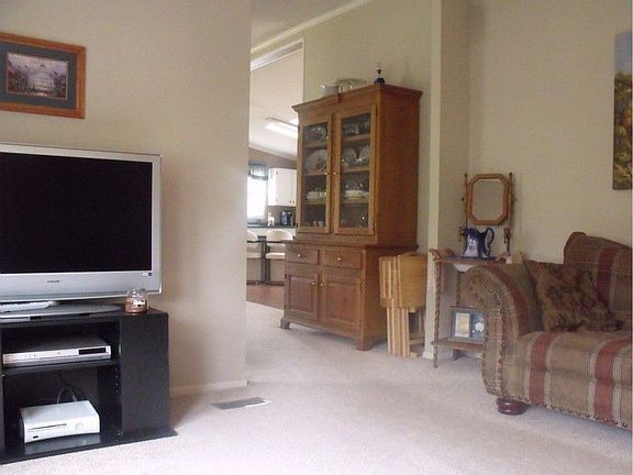 5th image of 2743 Hillyard Dr