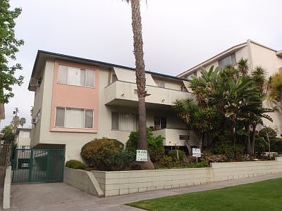 2nd image of 1533 N Hayworth Ave APT 105