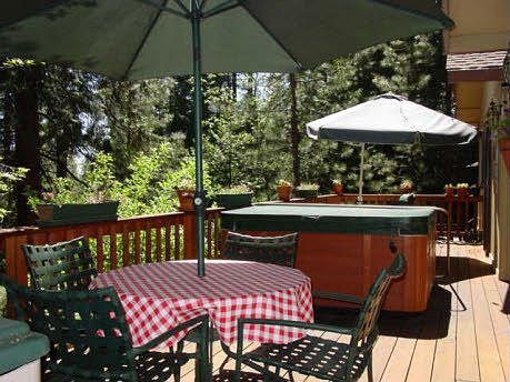 Back deck w/spa