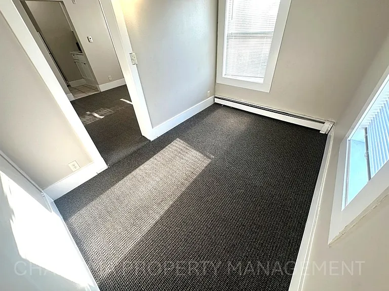 322 E 15th St #4 — Photo 13