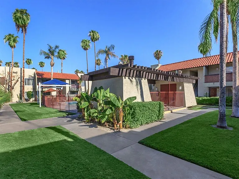 Sage Courtyard Apartments — Photo 39
