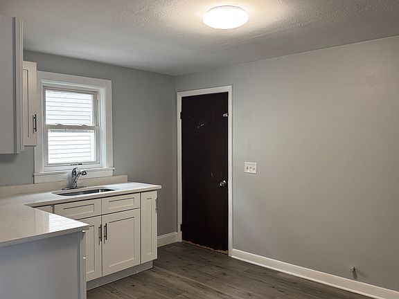 2nd image of 82 Richmond St #2B