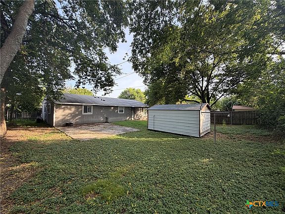 2nd image of 1012 San Antonio St