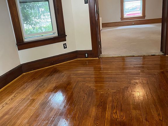 5th image of 422 Bloom St