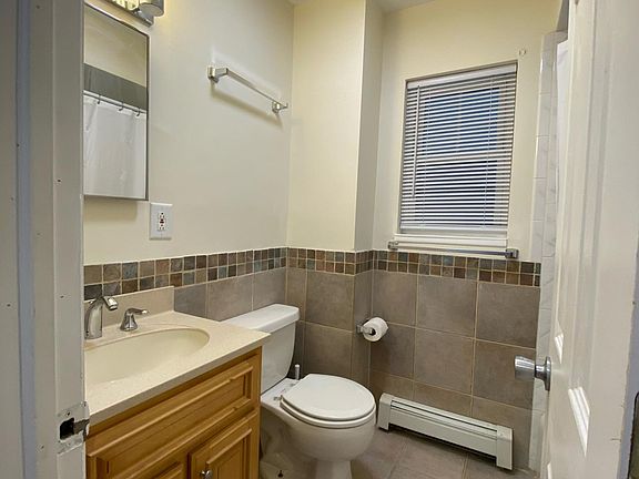 3rd image of 115 Lathrop Ave APT 1R