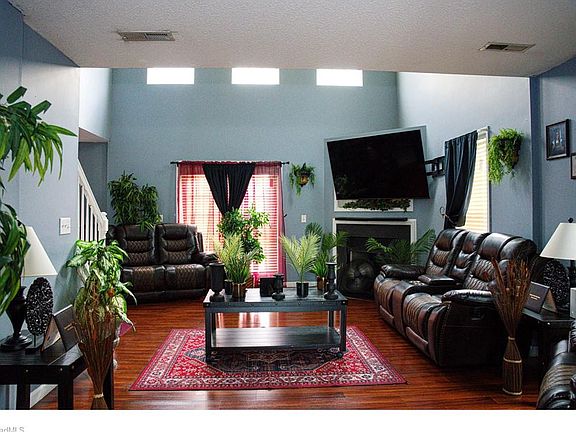 4th image of 1900 Wheatfield Ct