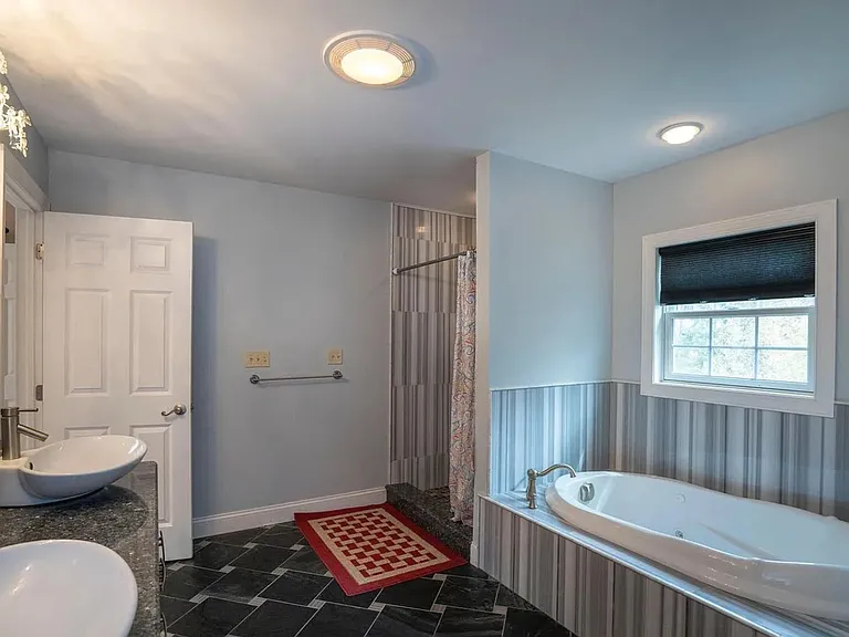 120 Meadowview Dr — Photo 35