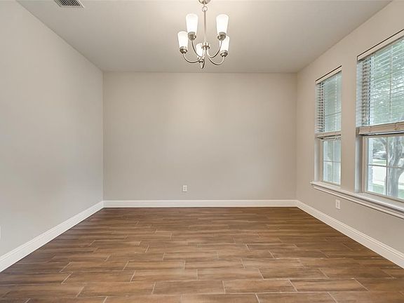 5th image of 2524 Persimmon Dr
