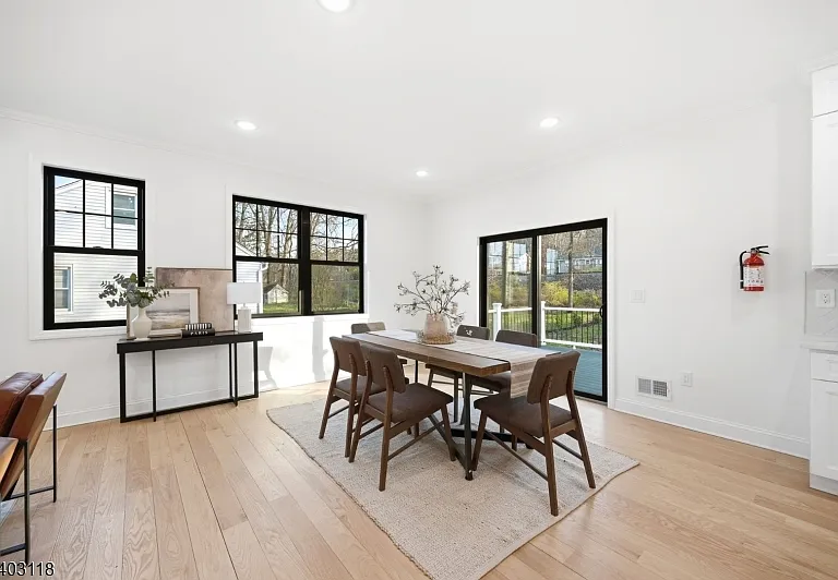 85 Kings Rd — Photo 10
