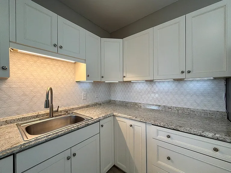 630 Metropolitan Ave #3 — Photo 15
