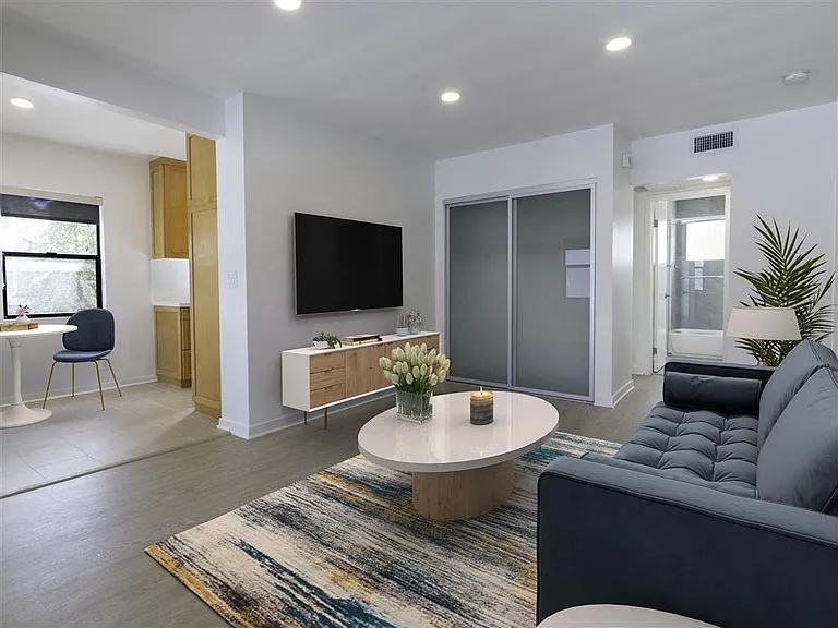 11665 Mayfield Ave — Photo 5