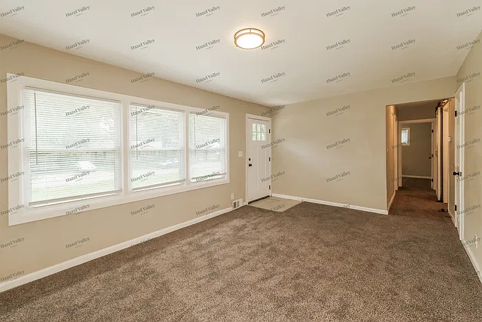 4 bed, 2.0 bath, 1016 sqft, $1,420 — Photo 4