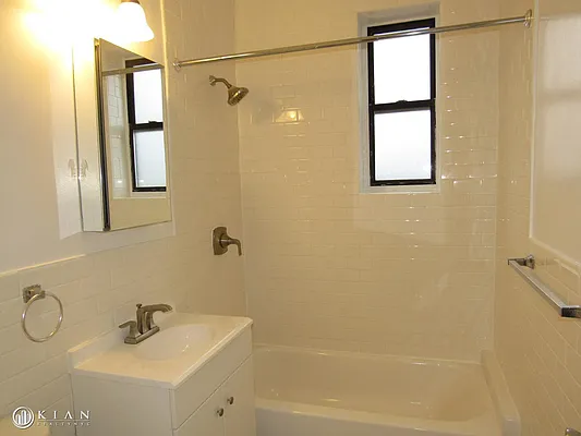 Rented by Kian Realty | media 33